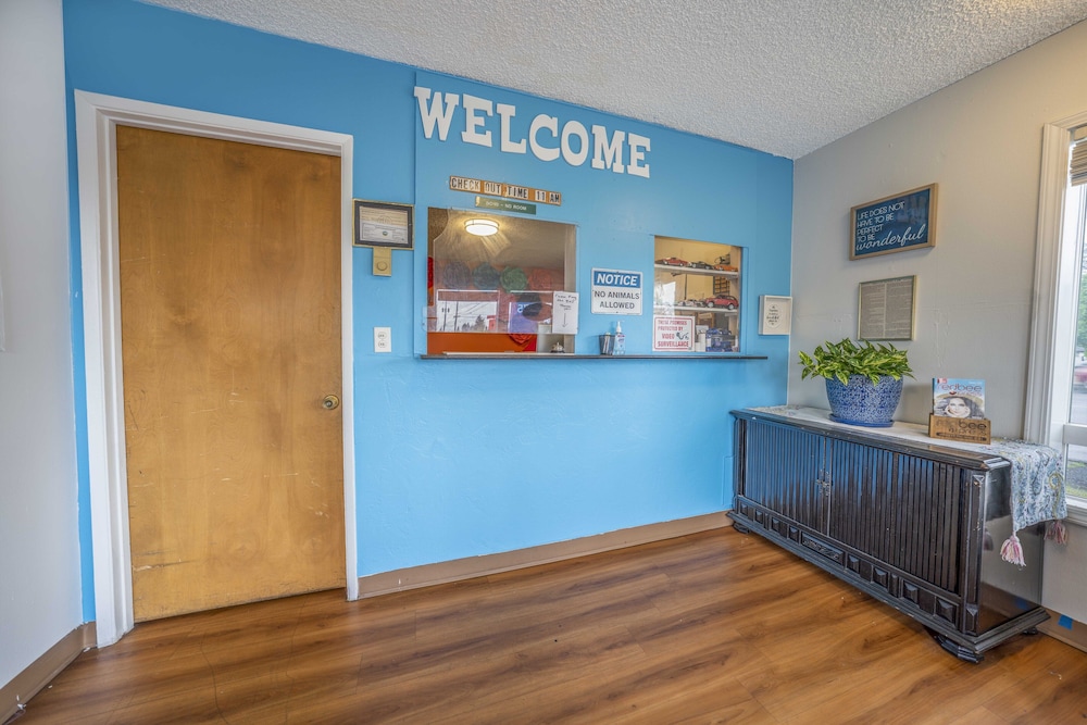 Royal Gateway Motel By OYO - photo 3