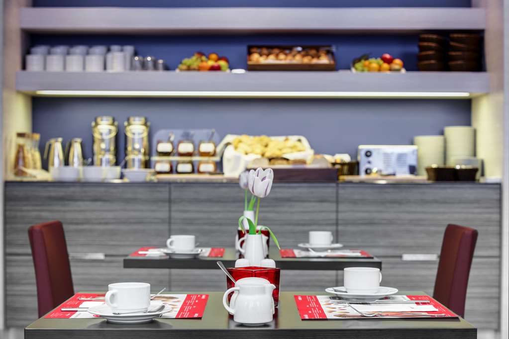 IntercityHotel Hamburg Dammtor-Messe, Germany - Breakfast