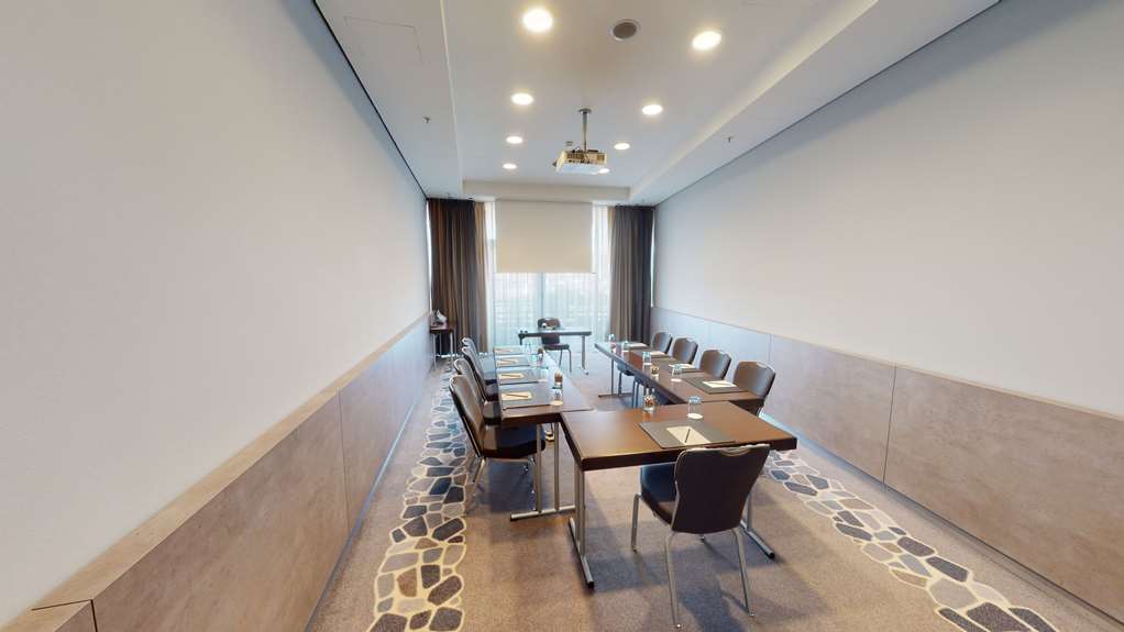 Gate Meeting Room