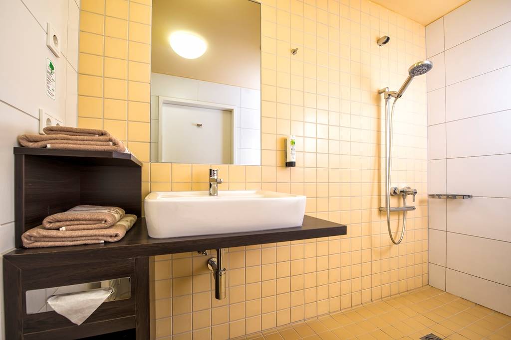 Bathroom double or twin bed room garden view