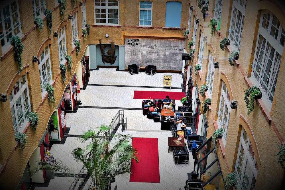 Singer109 Hotel & Hostel