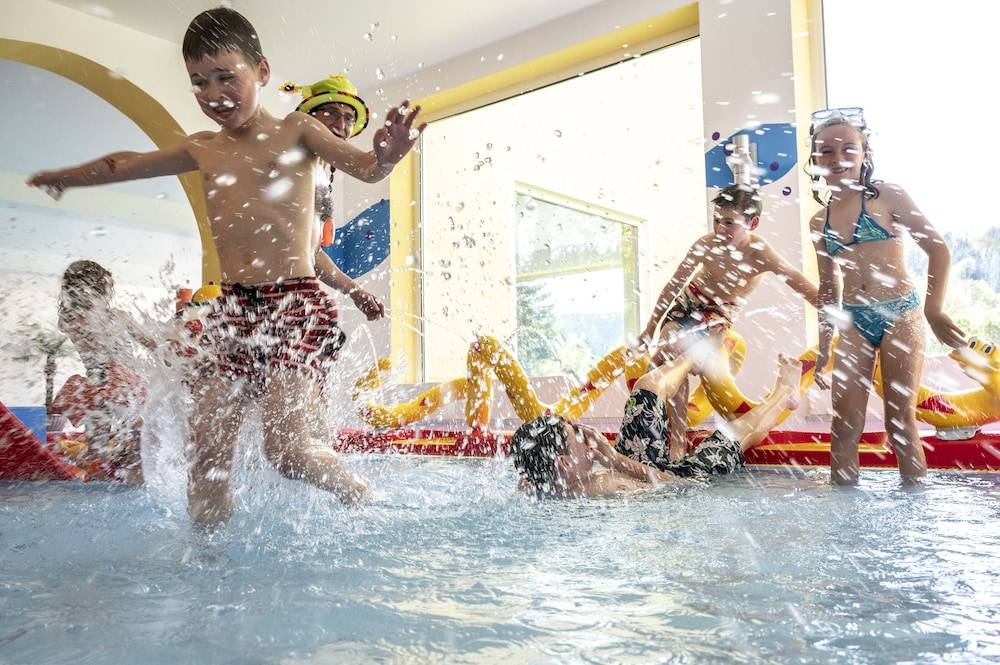 Exercise/lap pool