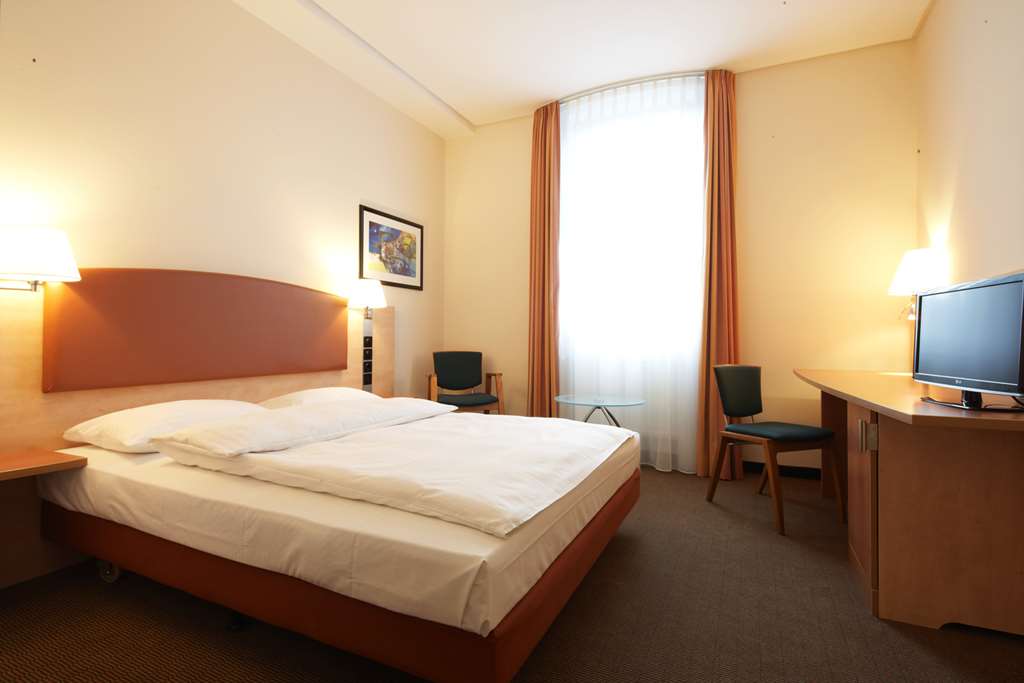 IntercityHotel Berlin Ostbahnhof, Germany - Guest room