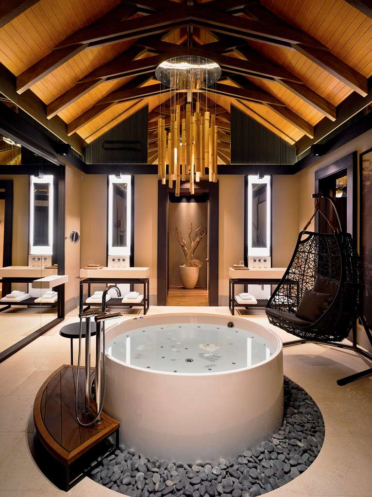 Sunset Deluxe Water Pool Villa Bathroom