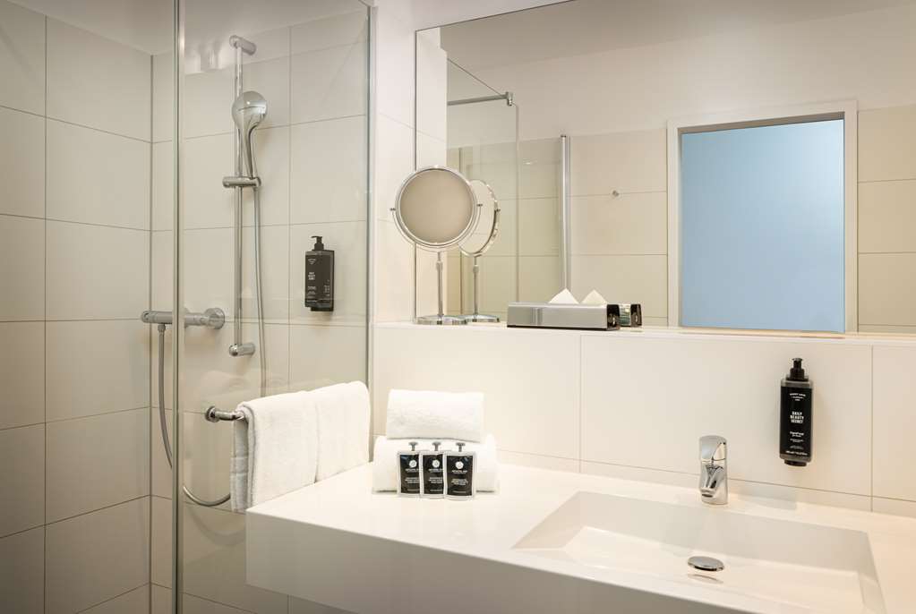arthotel ana symphonie leipzig vierbettzimmer badezimmer