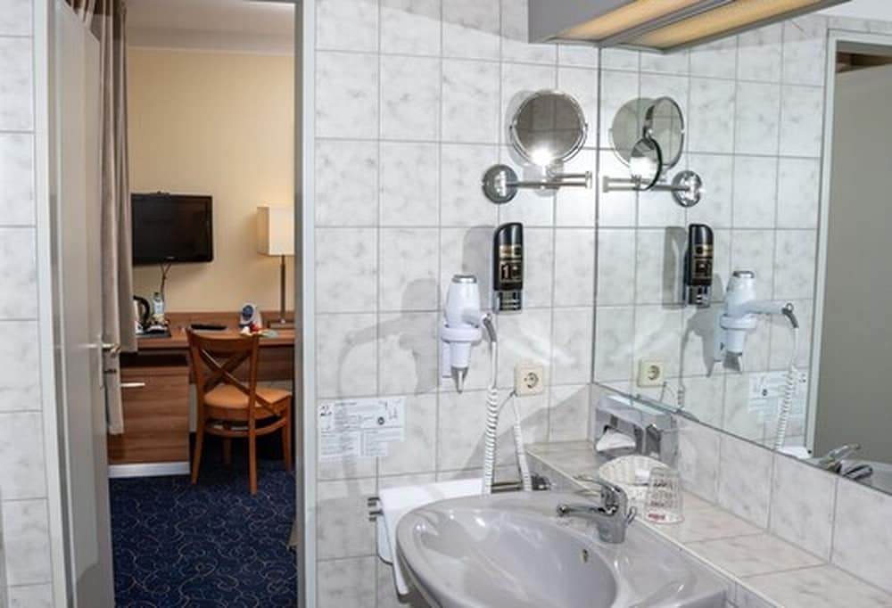 Bathroom amenities