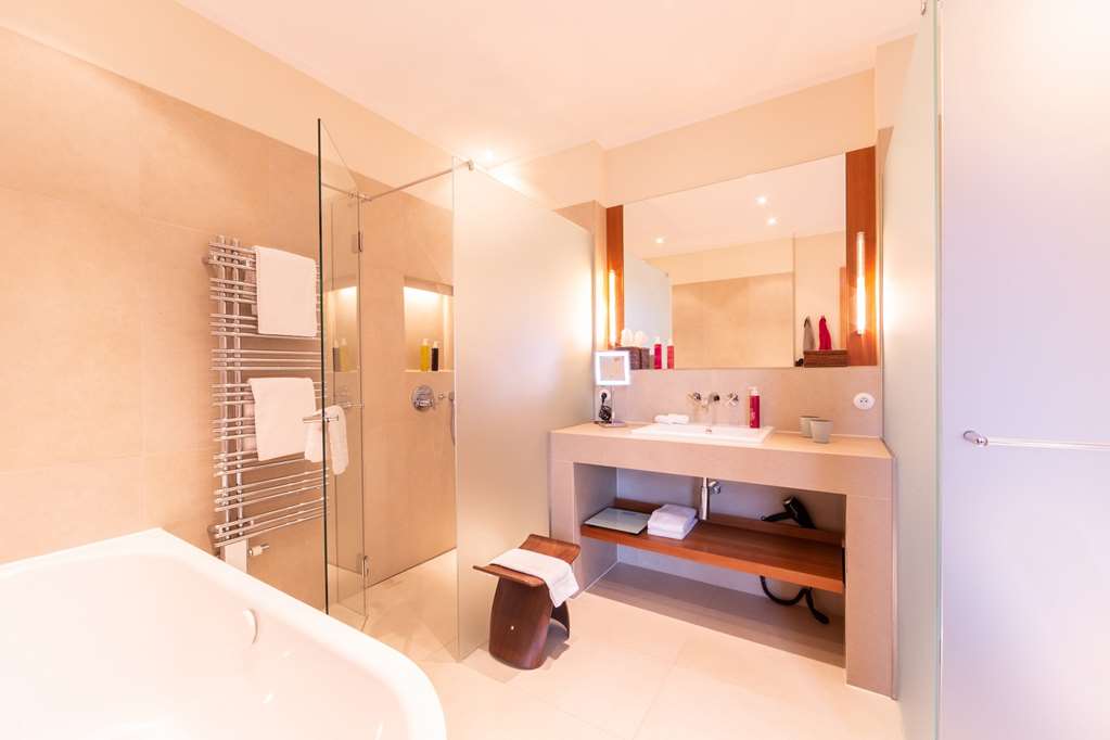 Orania bathroom right by Fridolin Full high res