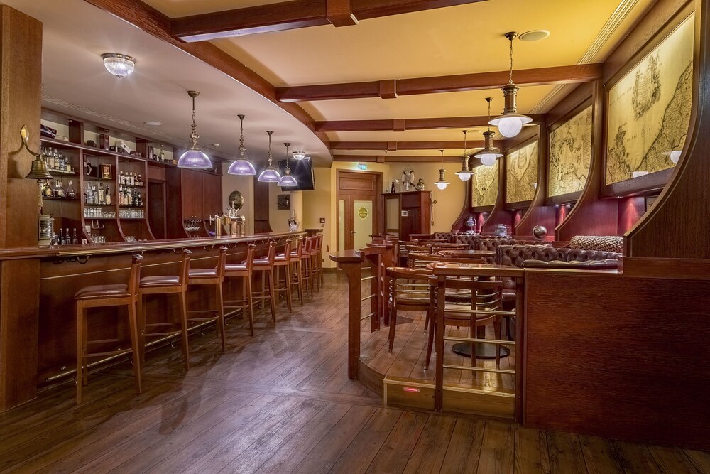 Hotel Bar