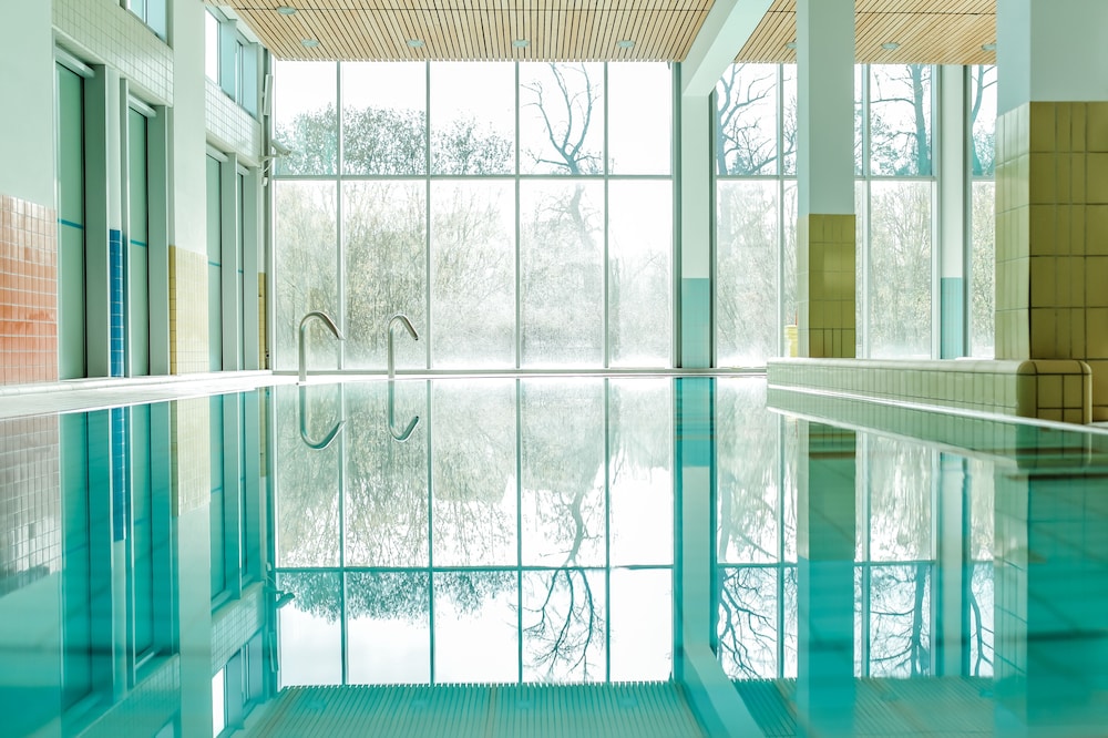Exercise/lap pool