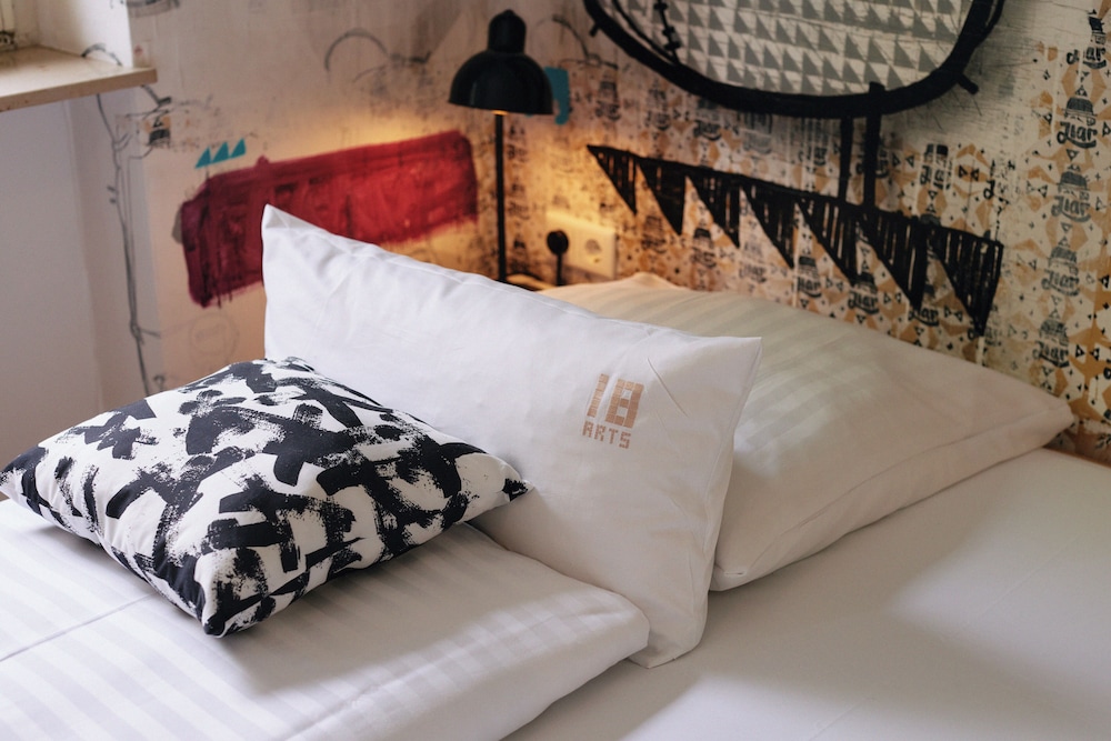 18Arts Hotel Living in a Gallery