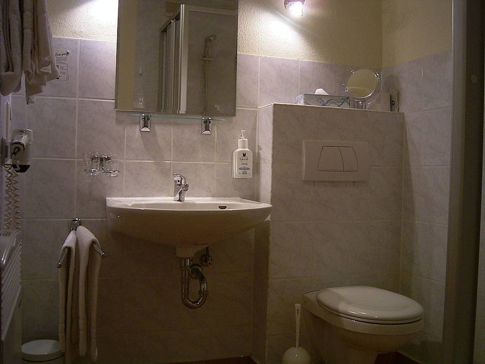 Bathroom sink