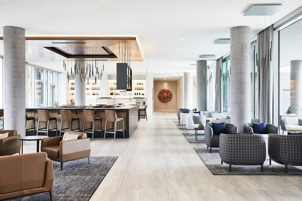 AC Hotel by Marriott Phoenix Biltmore - photo 3