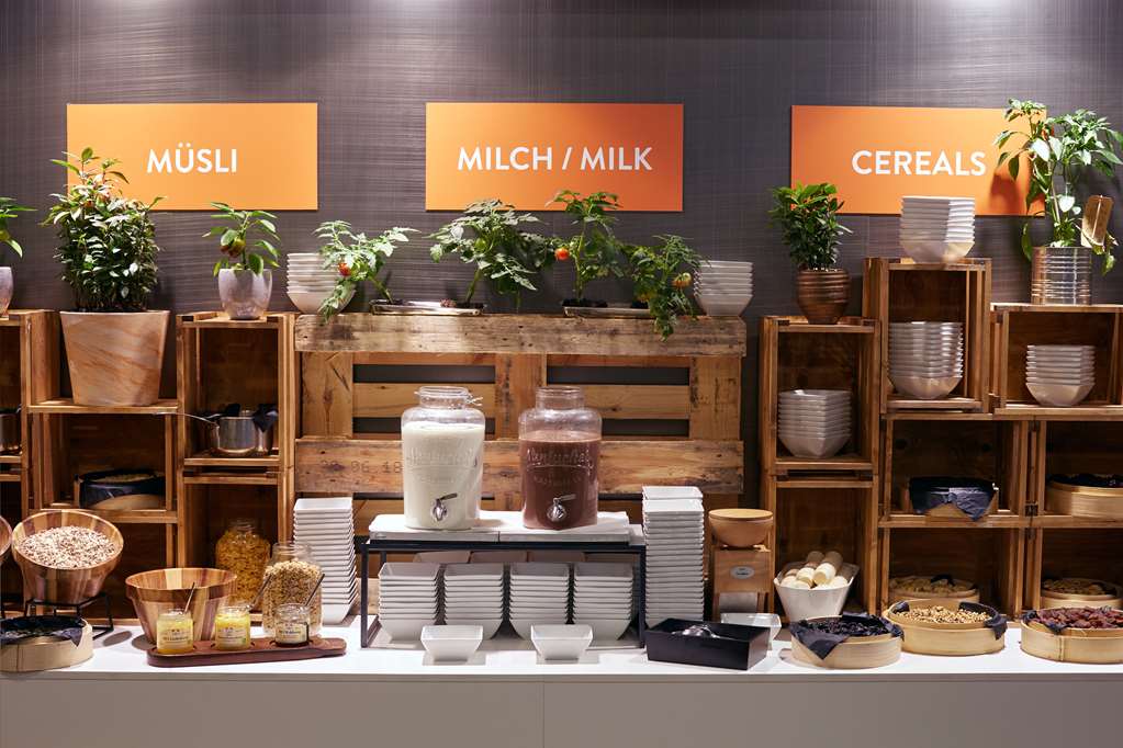 Scandic Berlin Potsdamer Platz restaurant breakfast cereals