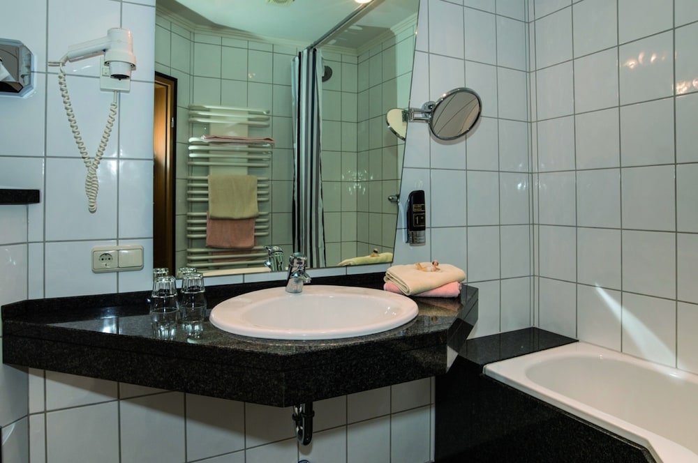 Bathroom sink