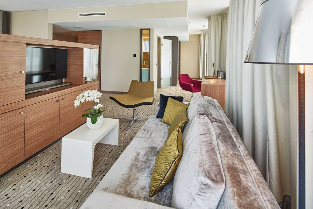 Steigenberger Hotel Am Kanzleramt, Berlin, Germany - Junior Suite living area