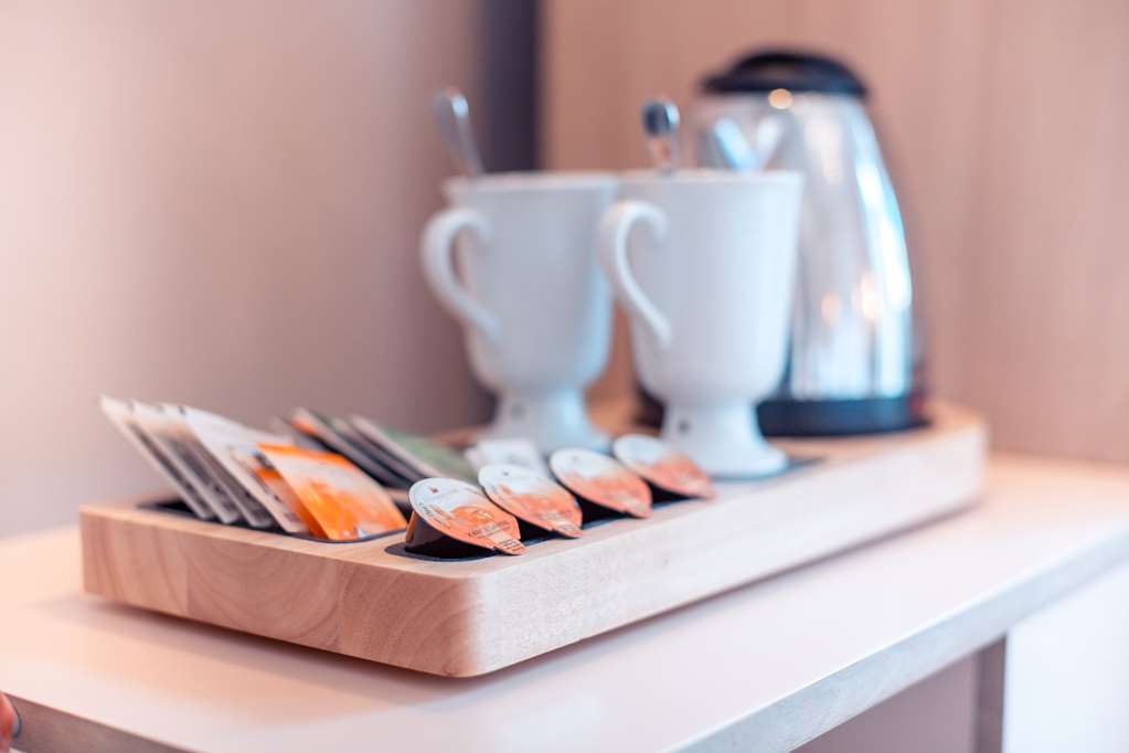 Hotel Bleibtreu Berlin by Golden Tulip guestroom amenitycopyright: Marco Knopp