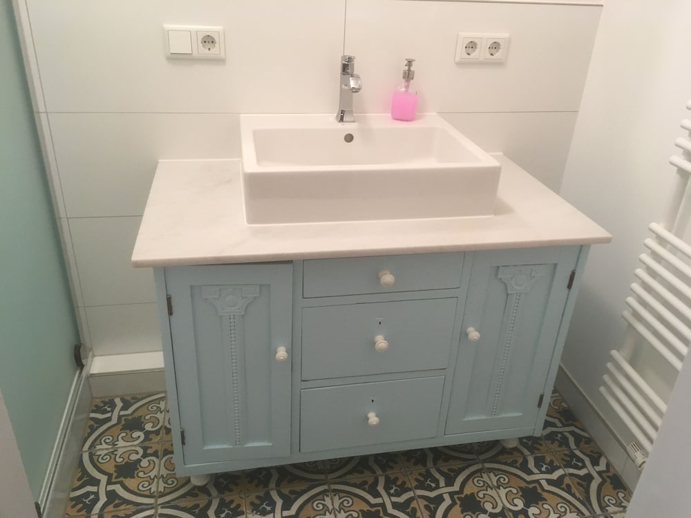 Bathroom sink