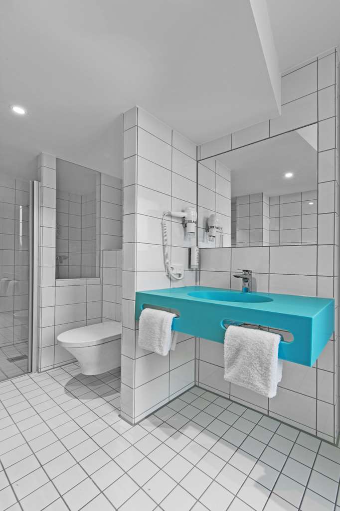 Guest Room Bathroom