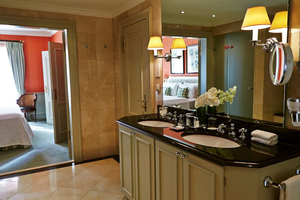 Steigenberger Frankfurter Hof, Frankfurt, Germany - Studio Suite bathroom