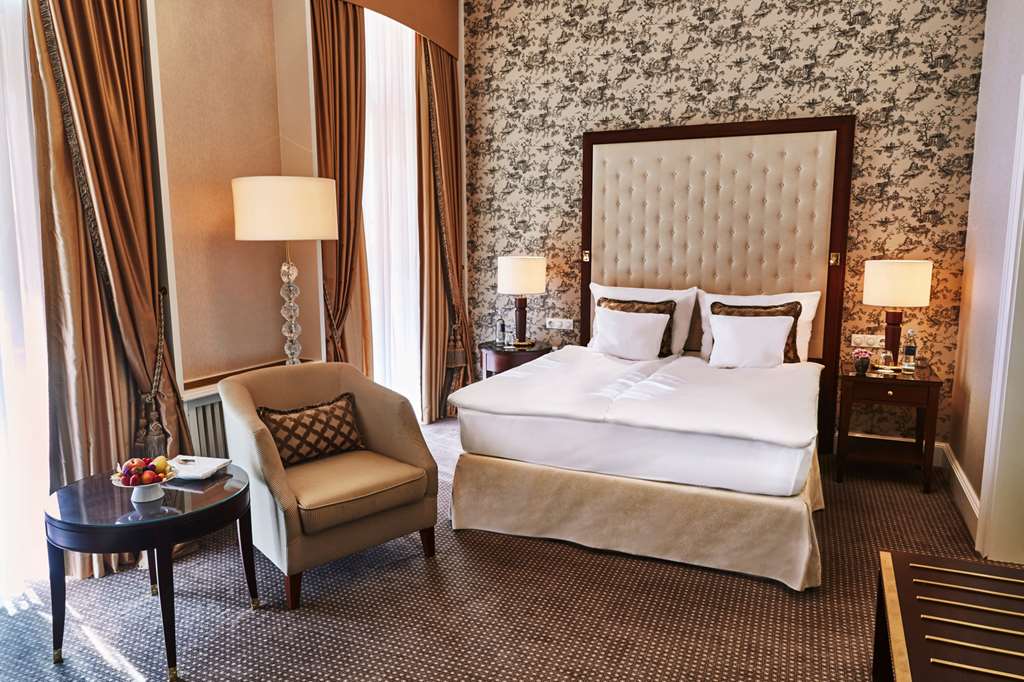 Steigenberger Parkhotel, Dusseldorf, Germany - Superior Room