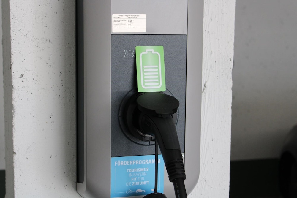 Electric vehicle charging station