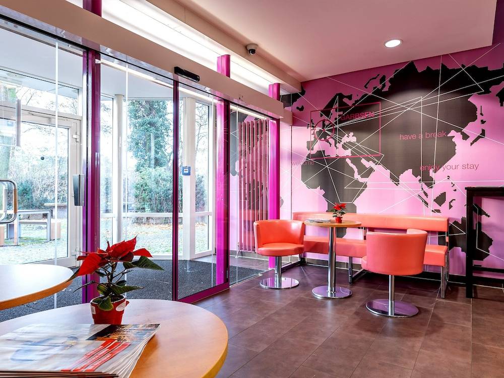 Lobby lounge