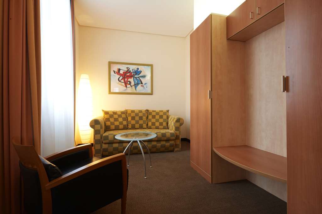 IntercityHotel Berlin-Ostbahnhof, Germany - Studio