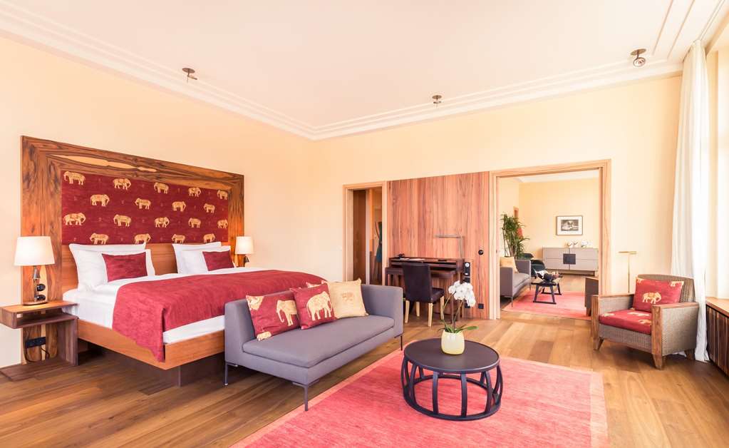 Orania Bedroom Lounge by day right Fridolin Full