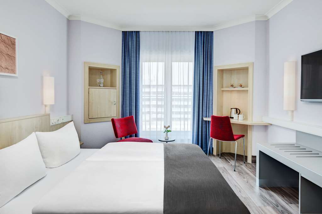 IntercityHotel Hamburg-Altona, Germany - Business plus room