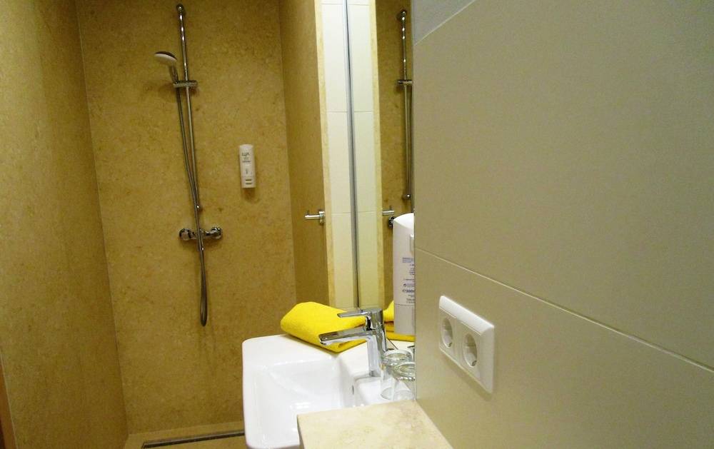 Bathroom amenities