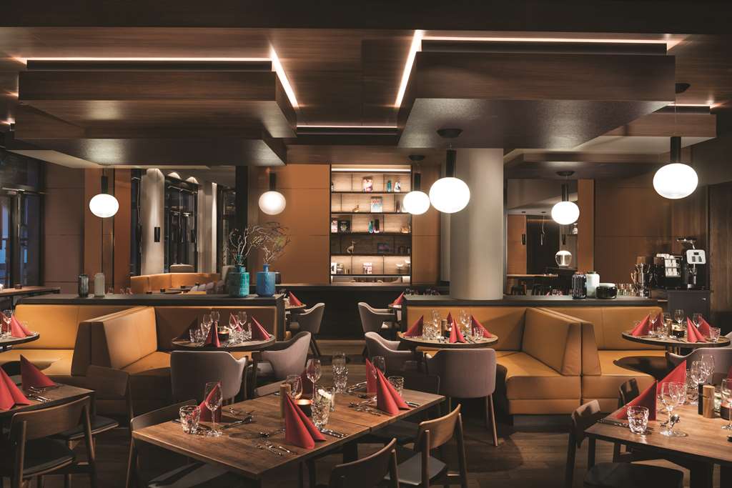 adina apartment hotel frankfurt restaurant