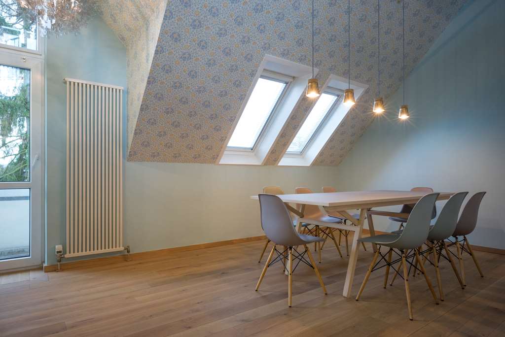 Room Suite table