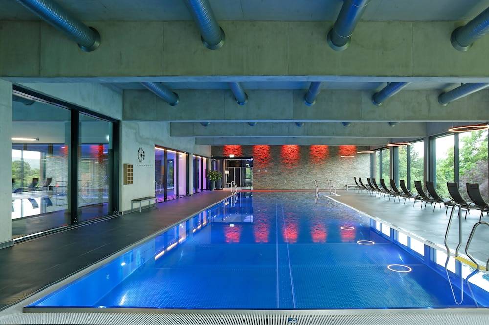Exercise/lap pool