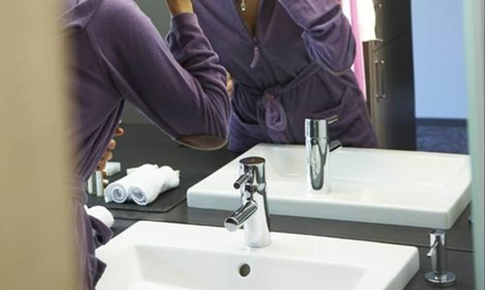 Bathroom sink
