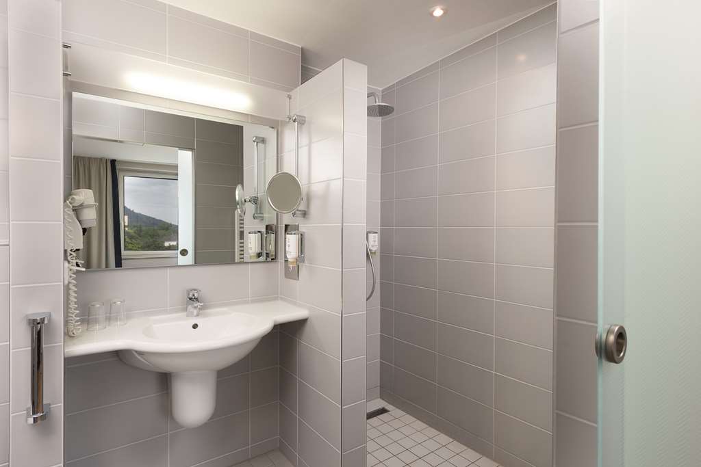 seminaris hotel bad honnef suite bathroom high
