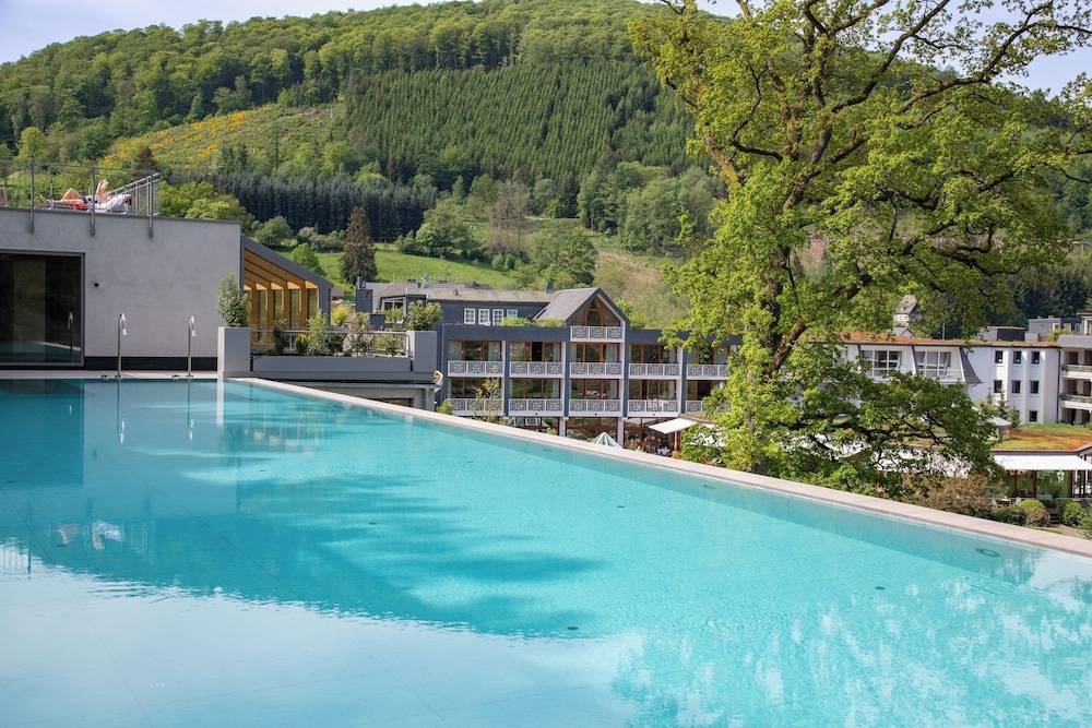 Infinity pool