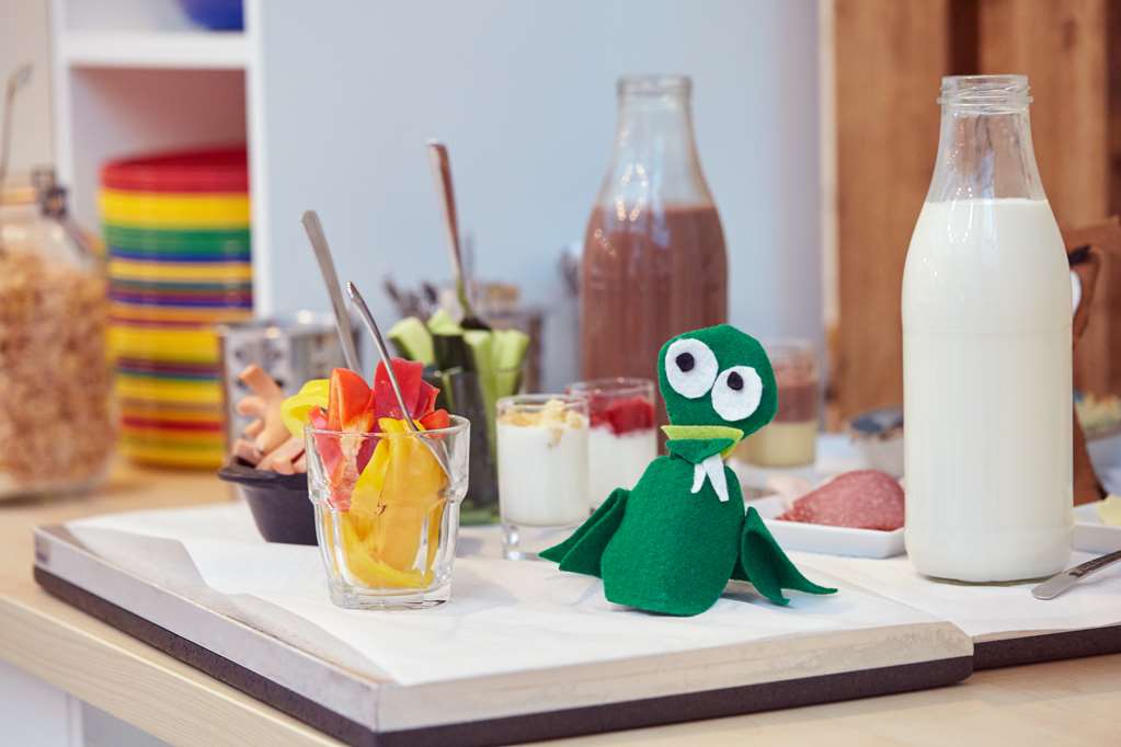 Scandic Berlin Potsdamer Platz restaurant breakfast kids detail