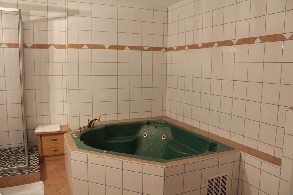 Jetted tub