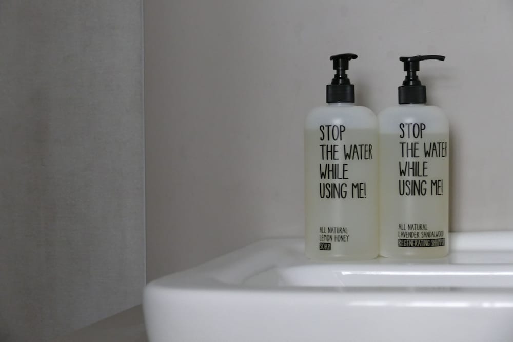 Bathroom amenities