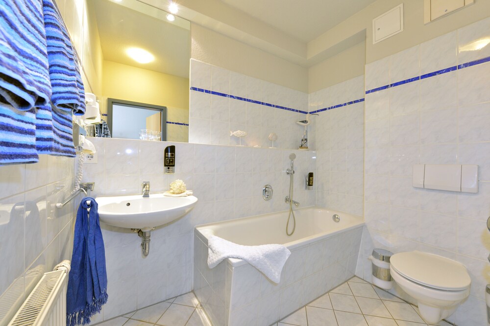 Deep Soaking Bathtub