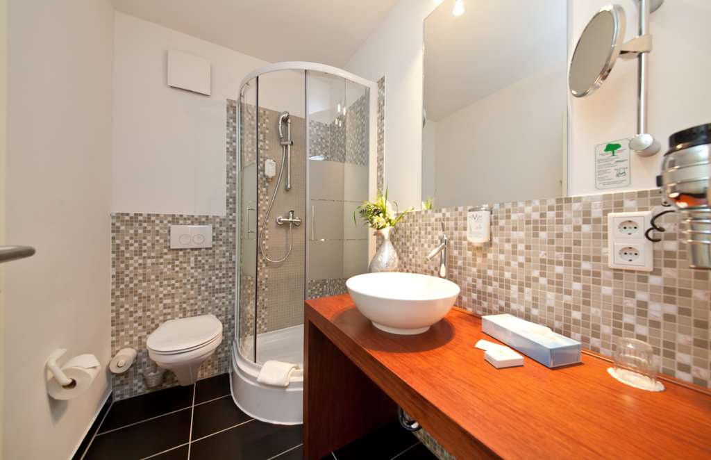 Single Room Bath_Novum Hotel Aviva Leipzig