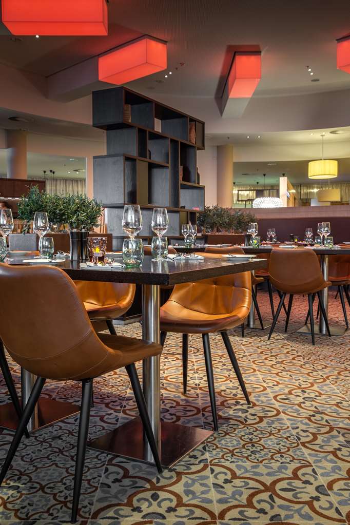 Circle Bar & Restaurant