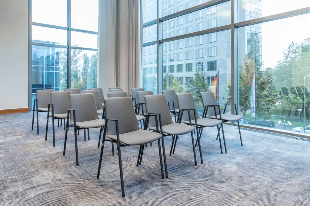 Nasdaq, Nikkei Dax meeting room theater seating