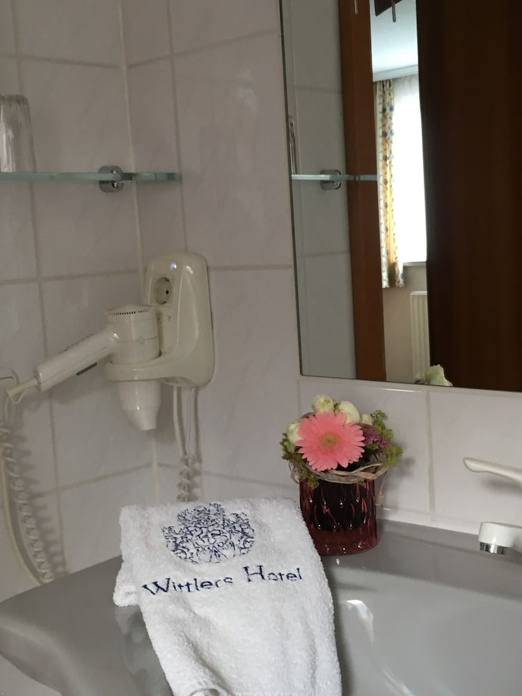 Bathroom sink