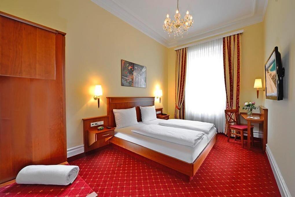 Guest room