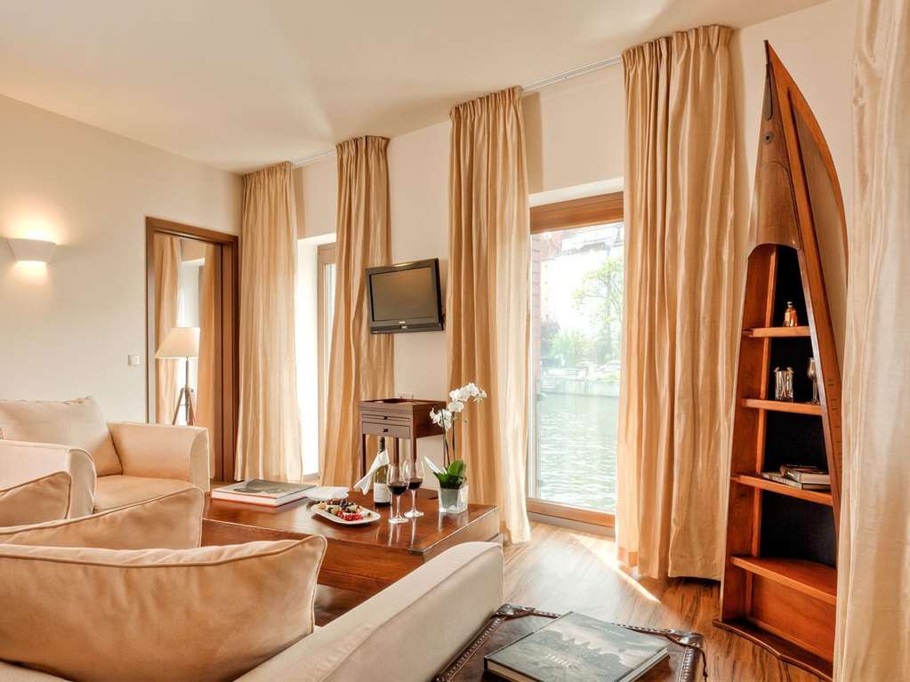 Abion Villa suite