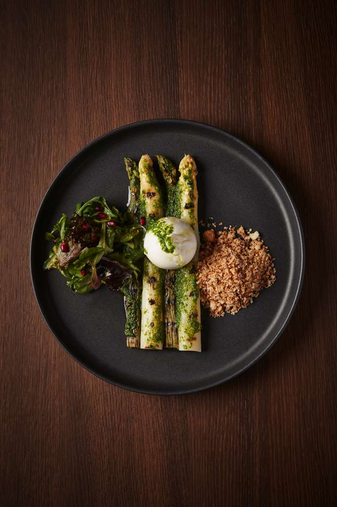 Steigenberger Hotel Hamburg - Restaurant Stadthaus Asparagus Dish