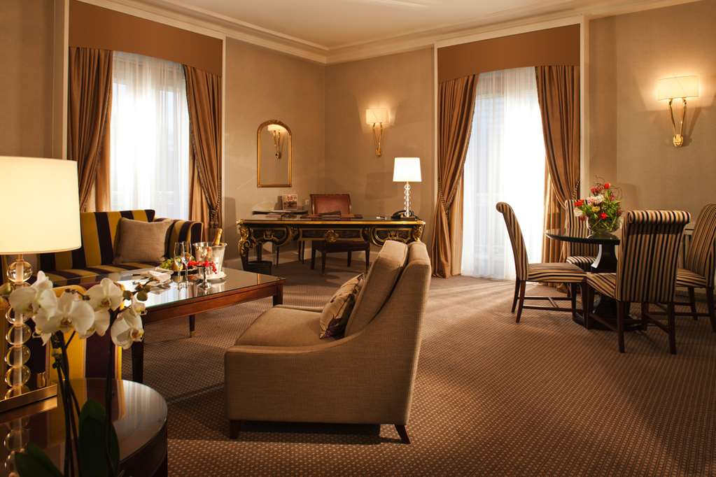 Steigenberger Parkhotel, Duesseldorf, Germany - Superior Suite living room