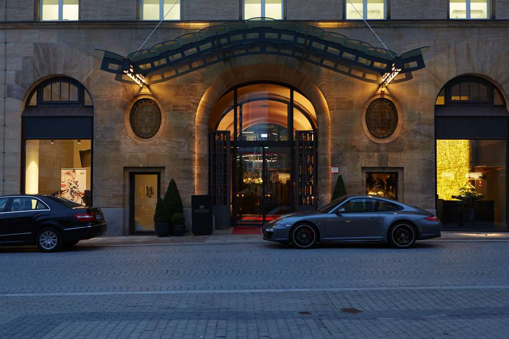 Steigenberger Grandhotel Handelshof, Leipzig, Germany - Hotel entrance, night