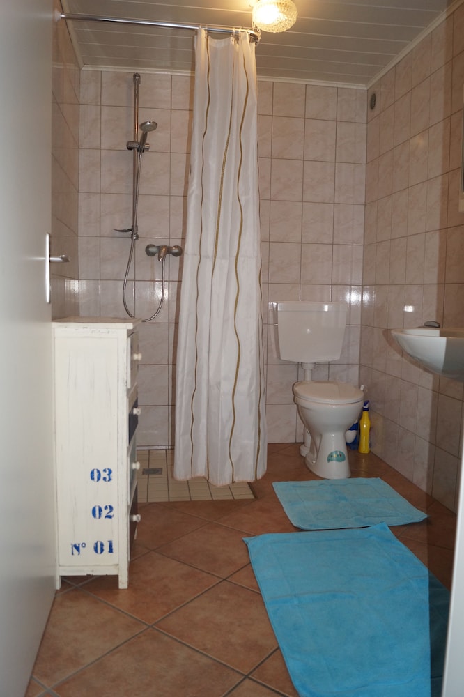 Bathroom shower